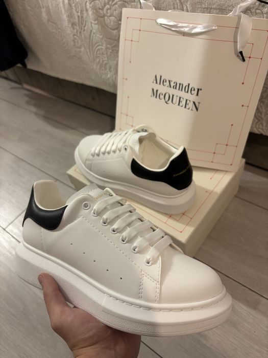 Ghete Alexander McQueen, marime 41, 42,43.