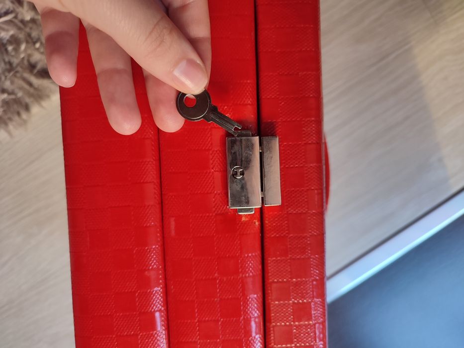 Червена кутия за бижута