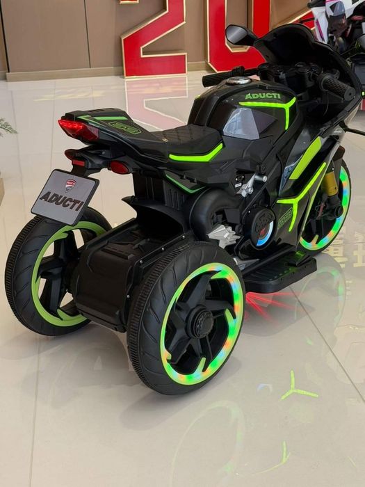 Bolalar uchun elektromotosikl Yil tanlovi