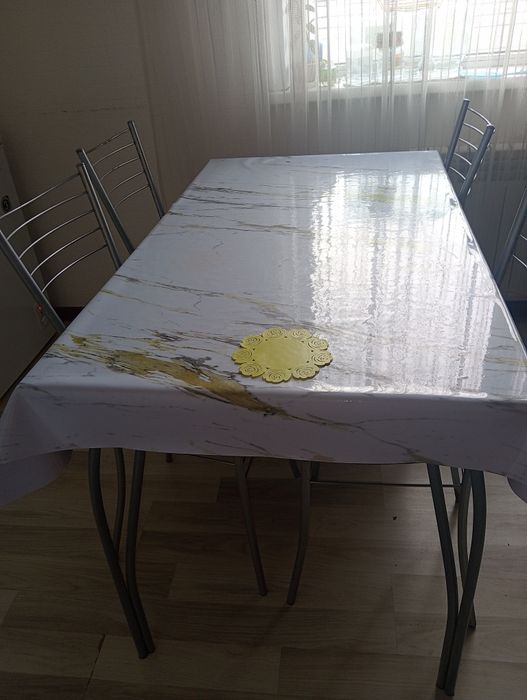 Обеденный стол+4 стулья