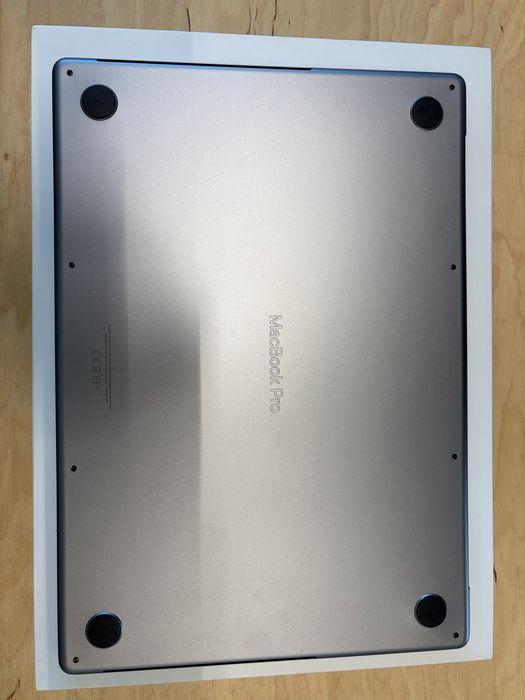 Apple MacBook Pro 16" (2021) - M1 Pro / 32GB RAM / 1TB SSD