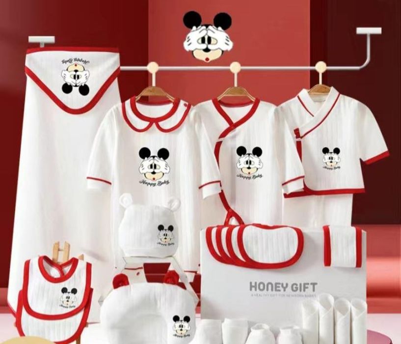 Продам набор детской одежды