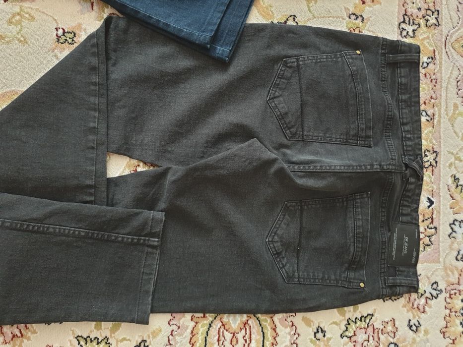 Продам мужские джинсы