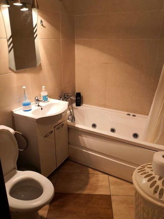 Închiriez apartament