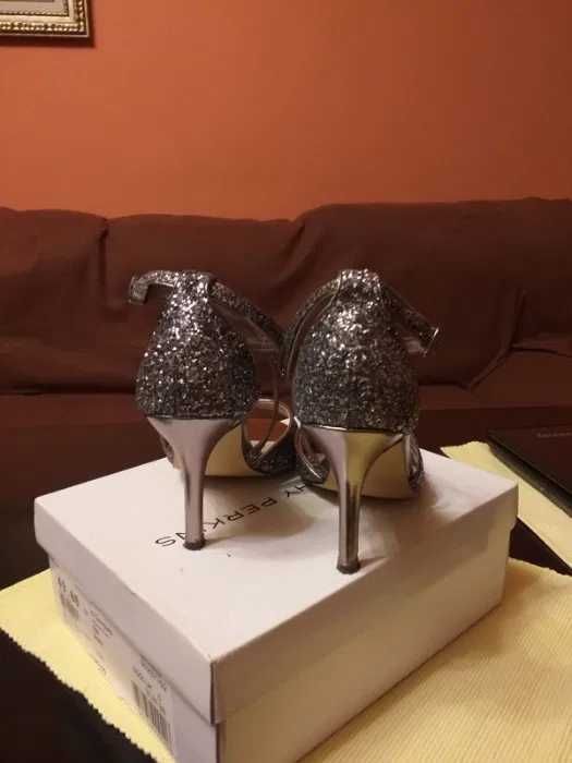 Pродавам дамски сандали