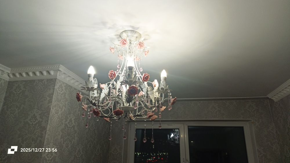 Продаю люстры очень красивые