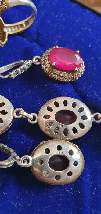 Серебрянеый комплект из Индии с позолотой, рубин темно молиновый .