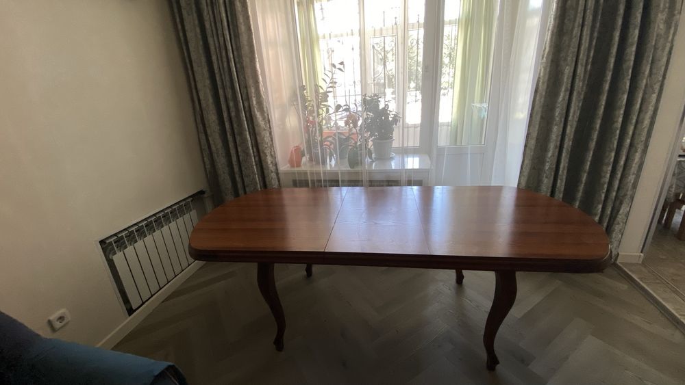 Продам обеденный стол