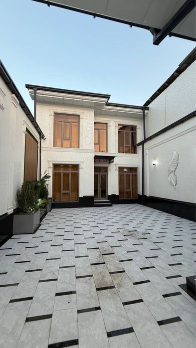 Продается 2 этажный дом с 6 комнатами площадью 2,7 соток