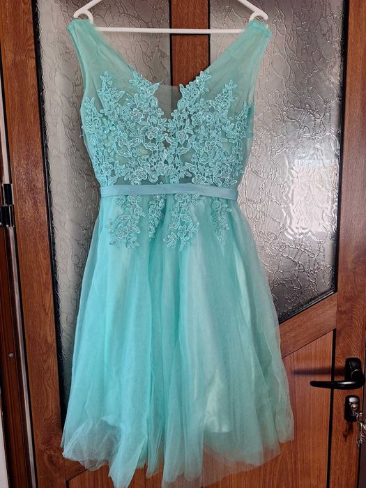 Къса официална рокля