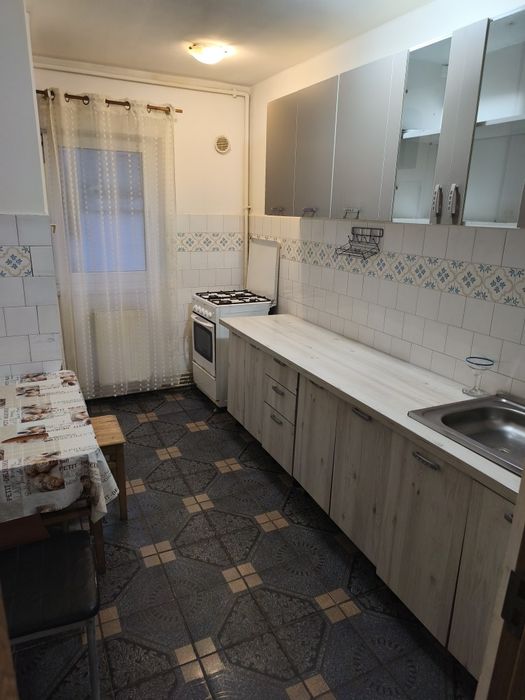 Proprietar Vând apartament decomandat  2 camere Valea aurie etaj 4