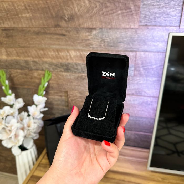 18 каратово златно колие с диаманти