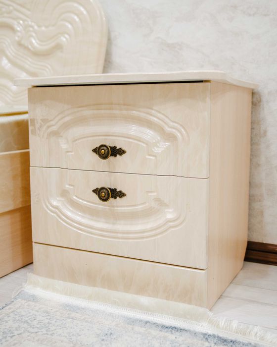 Спальный гарнитур бежевый