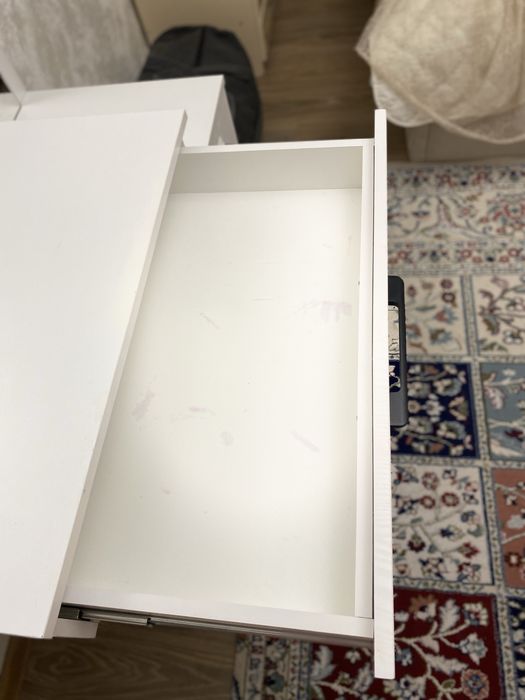 Туалетный столик с зеркалом