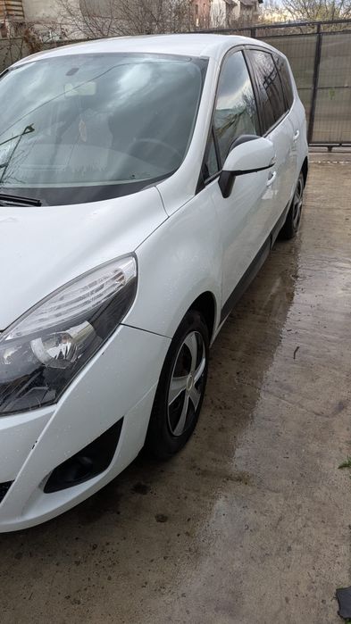 Vând Renault Scenic