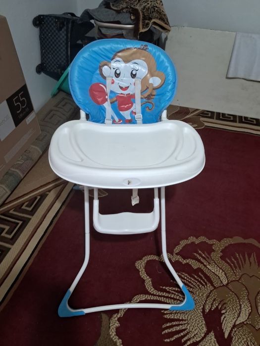 стол для малыша.