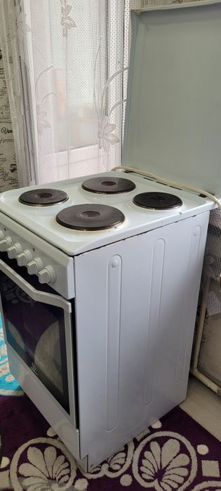 Продам электрическую плиту