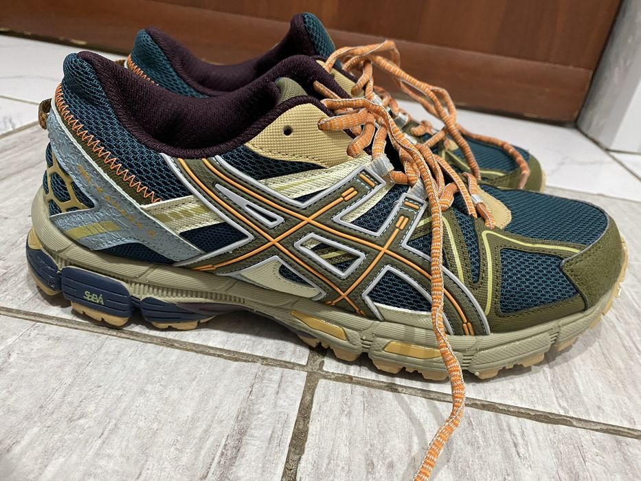 Кроссовки asics новыe