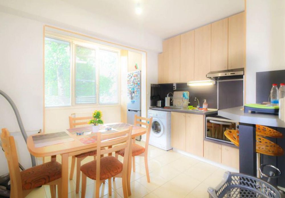 Дава се под наем Тристаен апартамент в София, Света Троица - 99 кв.м за 847.62 € - Снимка #3