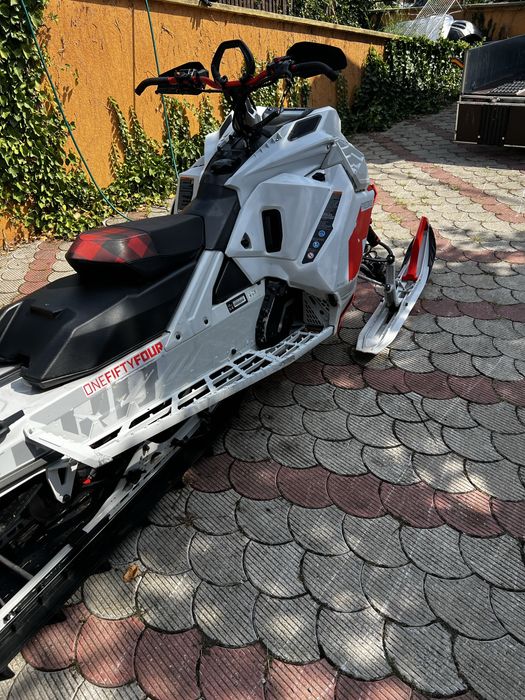 Snowmobil ski doo snowmobile