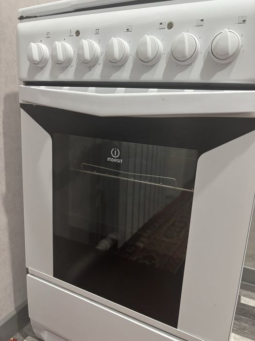 Продается электроплита Indesit