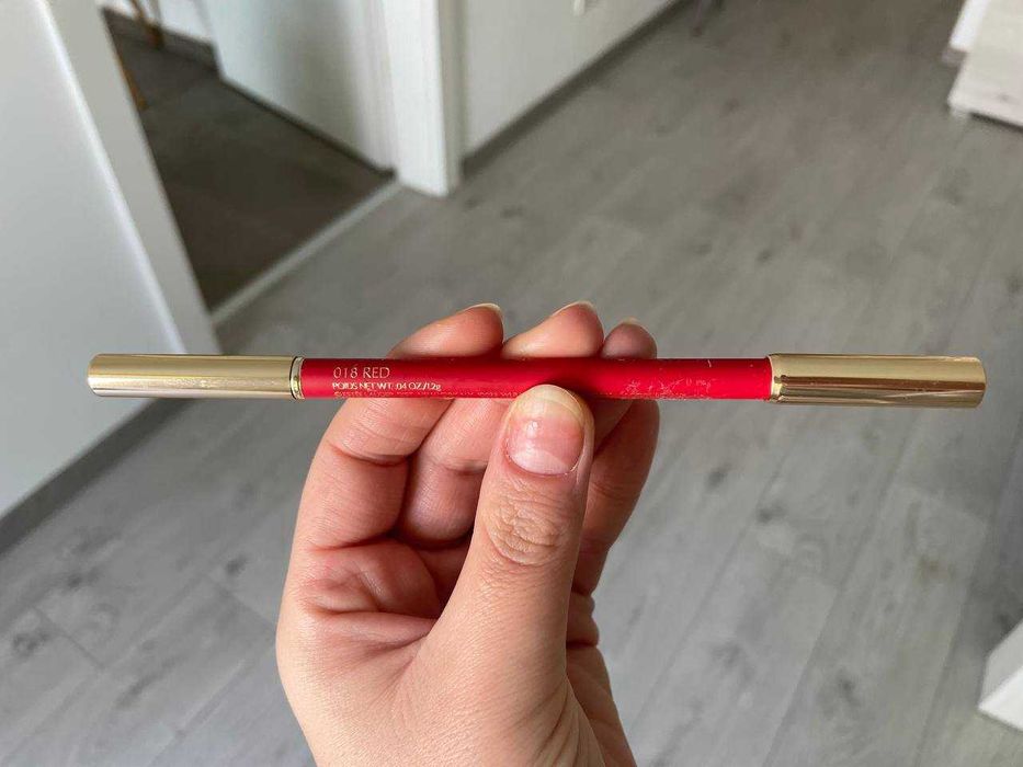 Estée Lauder
Double Wear 018 Red 24H Stay-in-Place Lip Liner creion