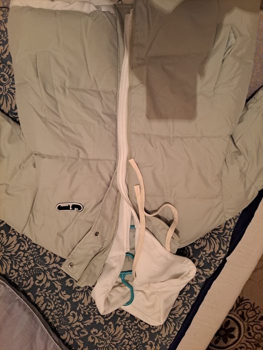 Продам куртку новую