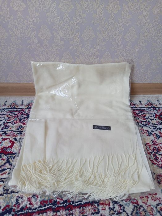 Тёплый,красивый шарф.