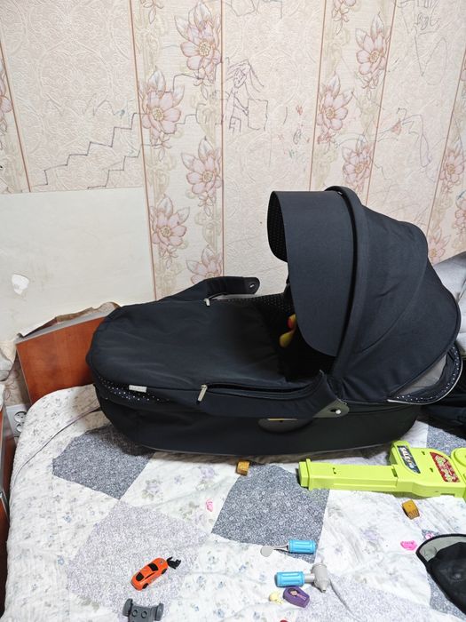 Срочно продам коляску Stokke + люльку