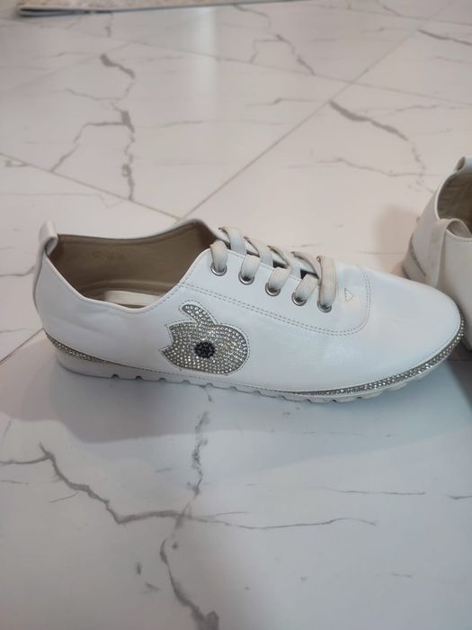 Продам женскую обувь