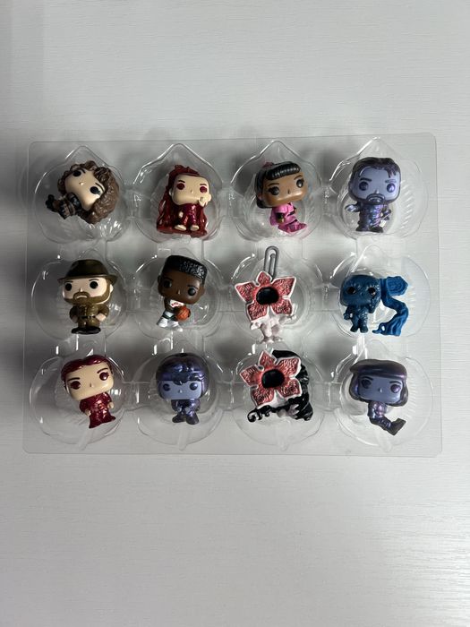 Продам фигурки Kinder Joy Stranger Things