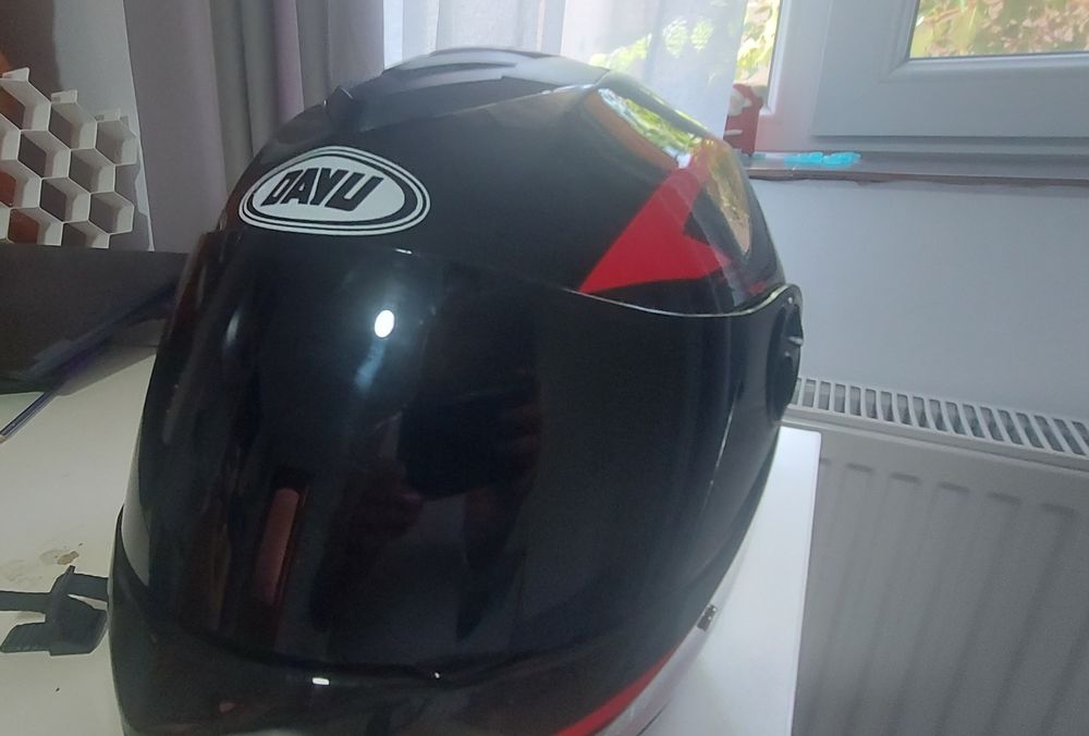 Vând casca mărime M