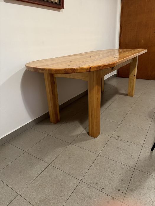 Масивна дървена маса с 10 стола