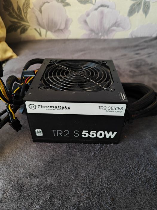 Продам Блок питания Thermaltake 550w
