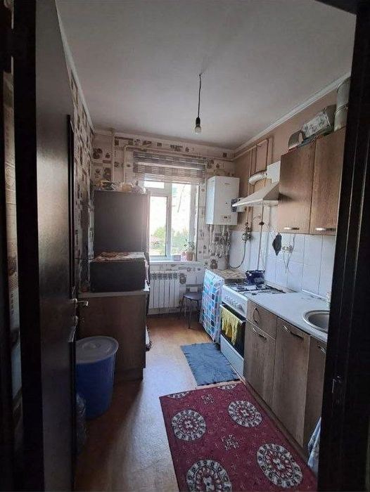 Uy sotiladi  sergiliy 3 ada  yoli yuzida joylashgan