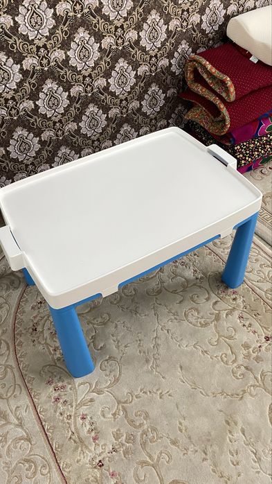 Детский столик бело-голубой!