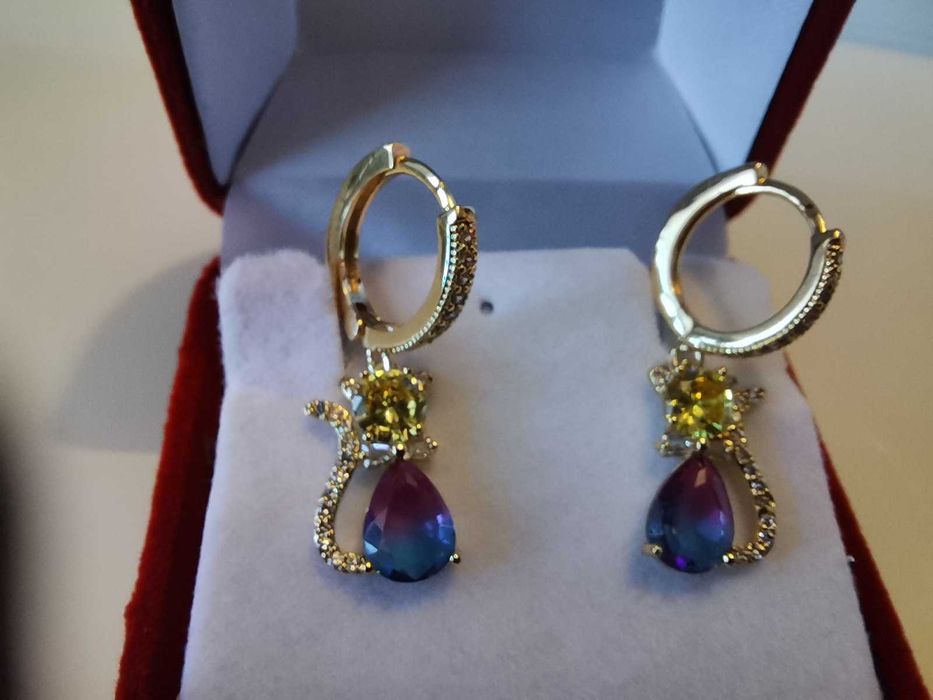 cercei din cristale include cutia