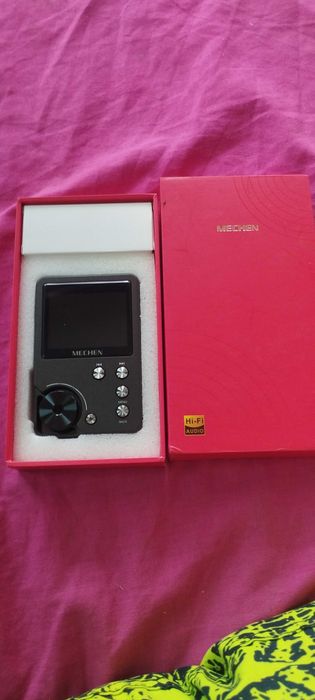 Vând MP3 de 64 GB de înaltă rezoluție nou cu egalizator redă 25 ore