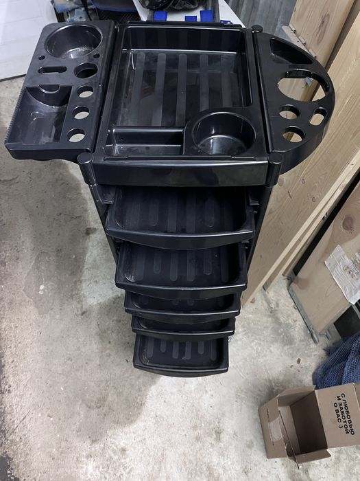 Помощник парикмакхера, косметолога