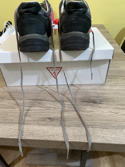 Обувки guess черни 45 номер