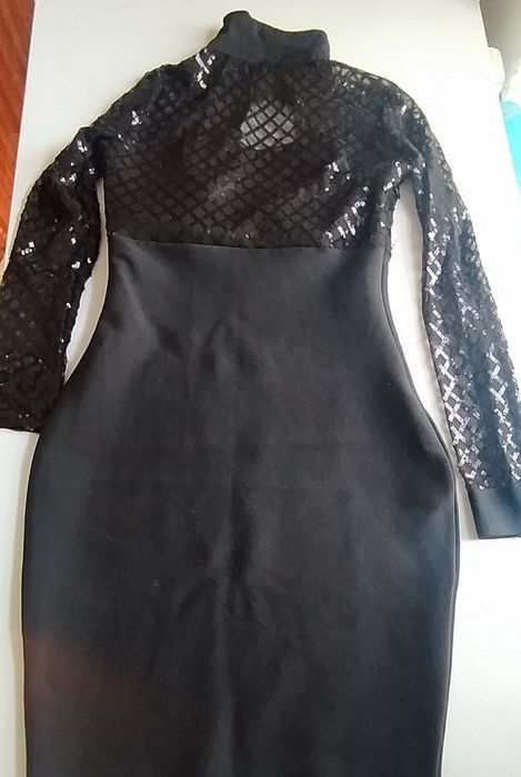 Продаю платья срочно.