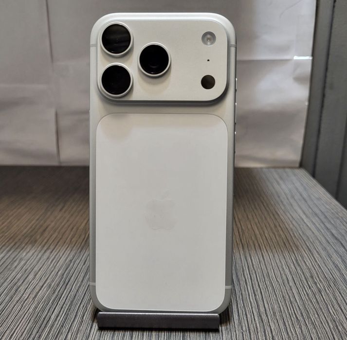 Vand Iphone 17 Pro Full Box