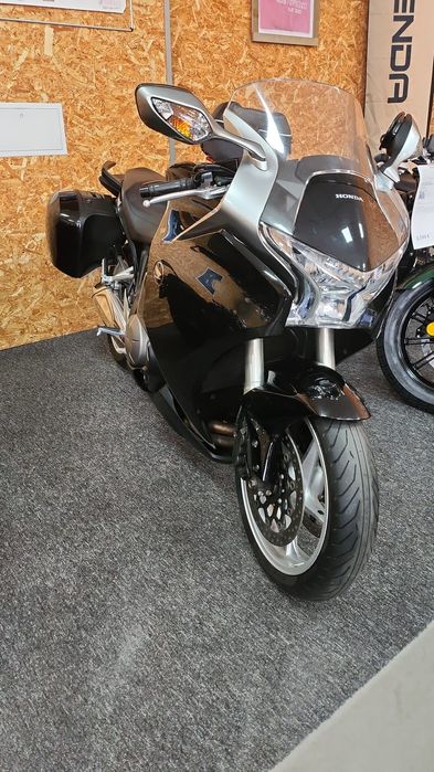 Honda vfr1200f black