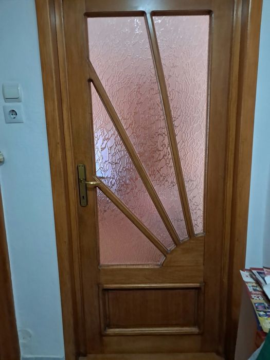 Vând 3 uși de interior din lemn masiv- PLOIESTI