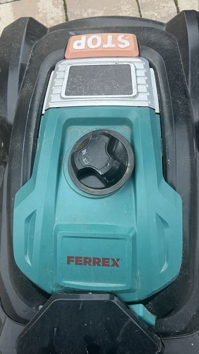 Robot Tuns Gazon Iarba