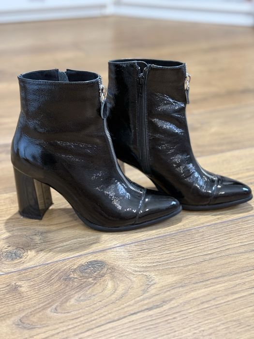 Botine piele lacuita, marime 35