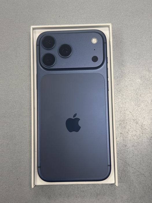 iPhone 17 Pro Max 256GB Deep Blue
