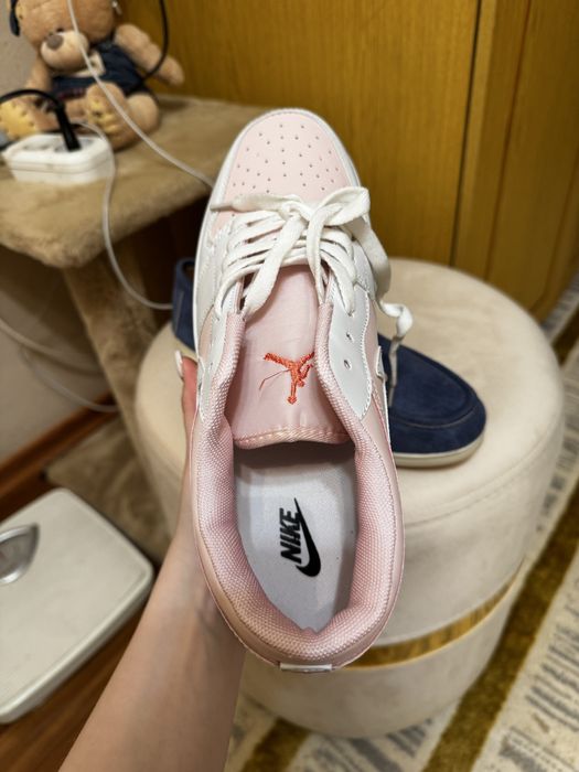 ПРОДАМ ОБУВЬ ЗА 8000 тыс  2 пары