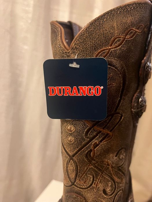 Cowoboyboots noi cu etichetă