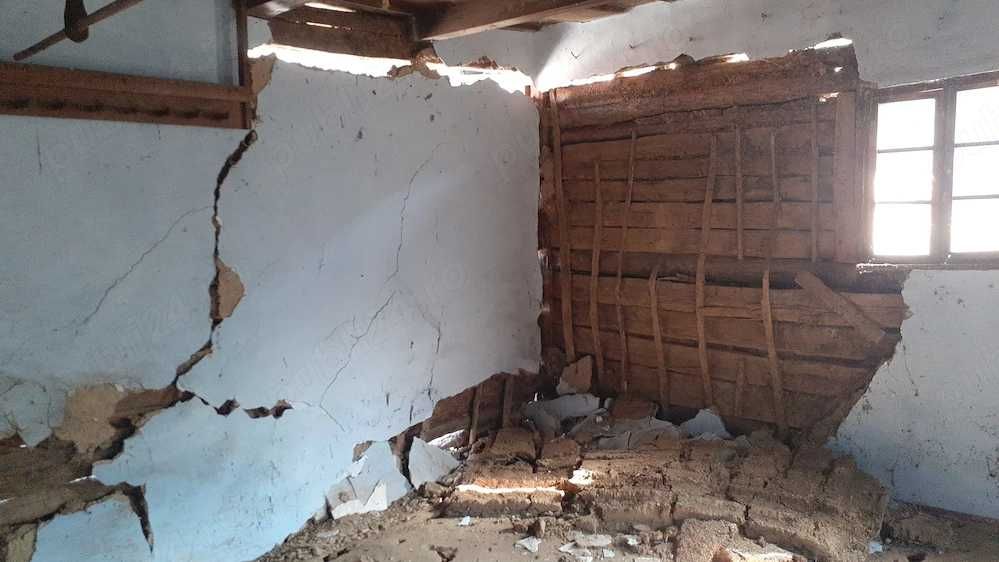 Casa traditionala+teren 640 mp de vanzare la munte, in localitatea Tarcaita, langa Beius